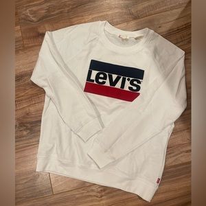 Women’s LEVIS white crewneck